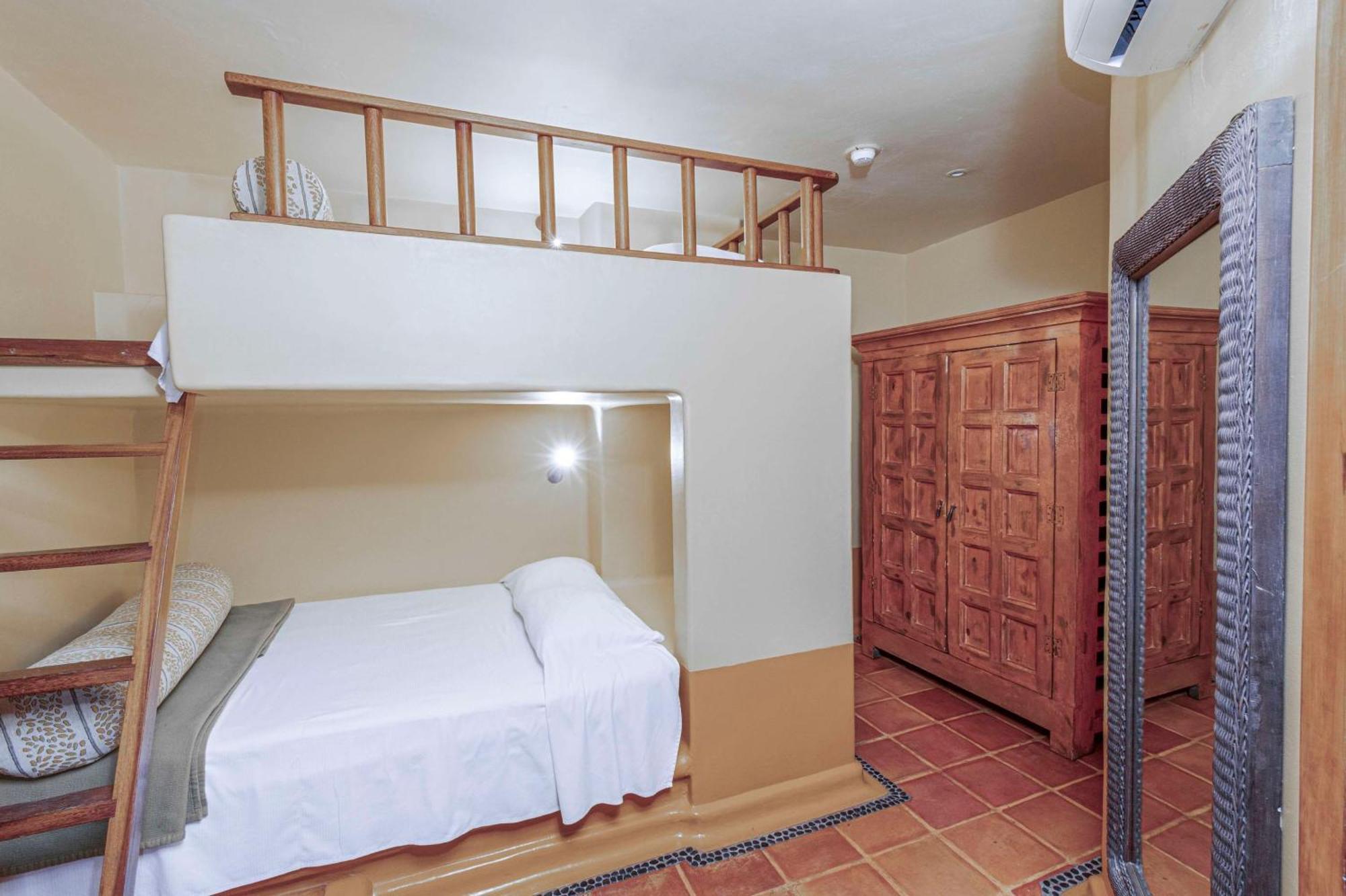 Hilton Grand Vacations Club Zihuatanejo Hotel Buitenkant foto