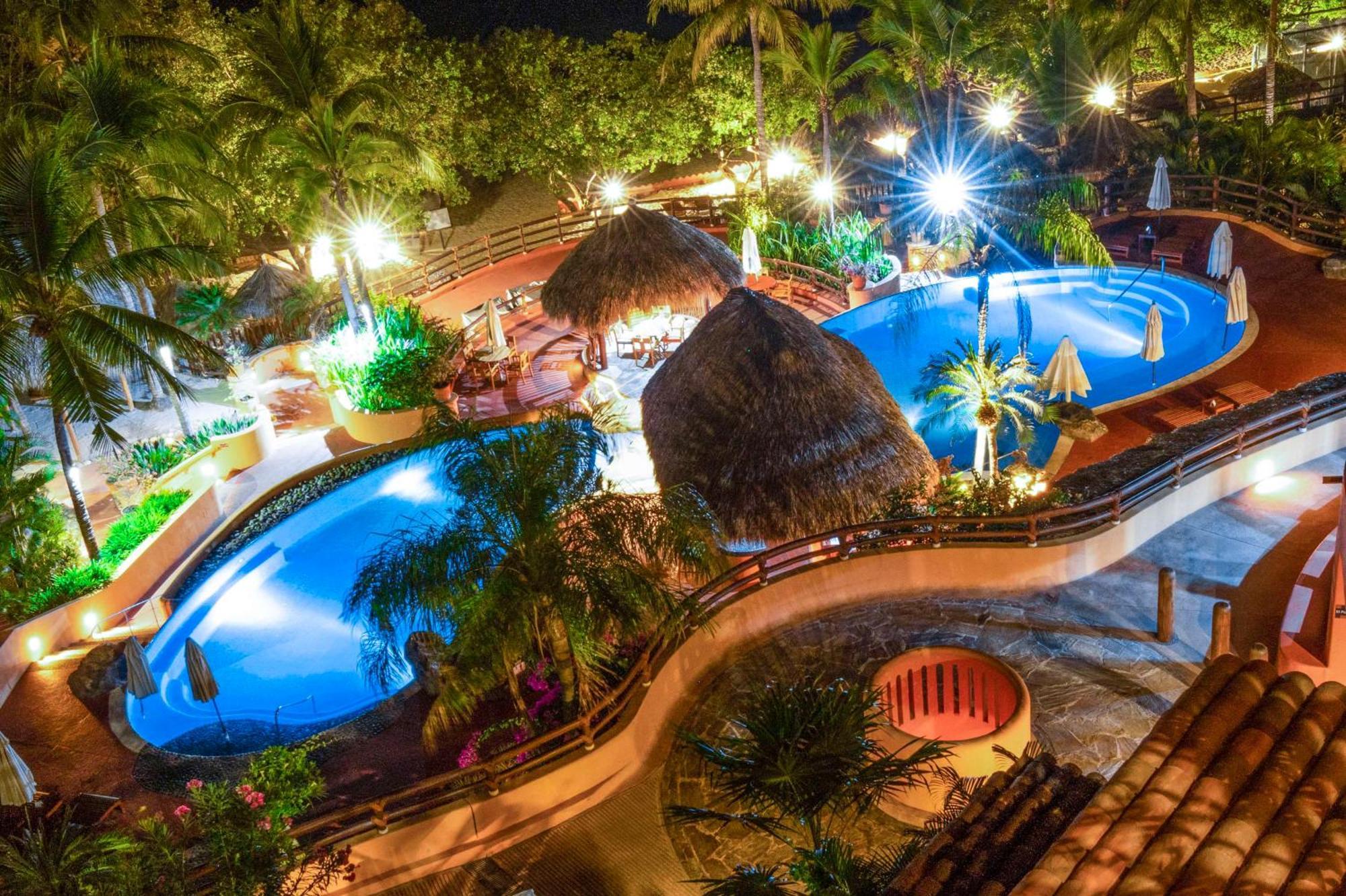 Hilton Grand Vacations Club Zihuatanejo Hotel Buitenkant foto
