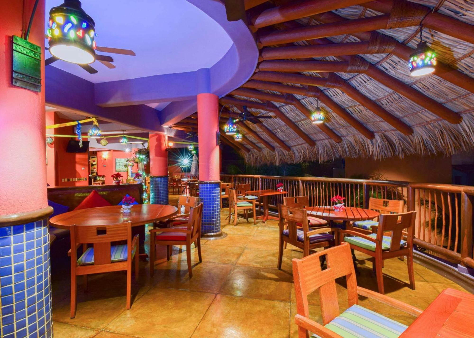Hilton Grand Vacations Club Zihuatanejo Hotel Buitenkant foto